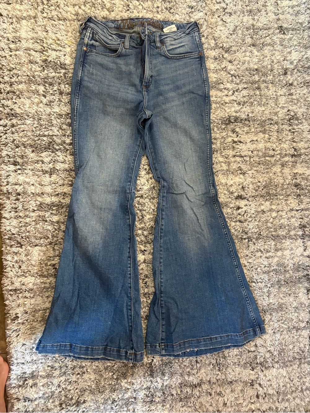 Wrangler Medium Blue Flare Jeans - Vintage-Inspired Bootcut